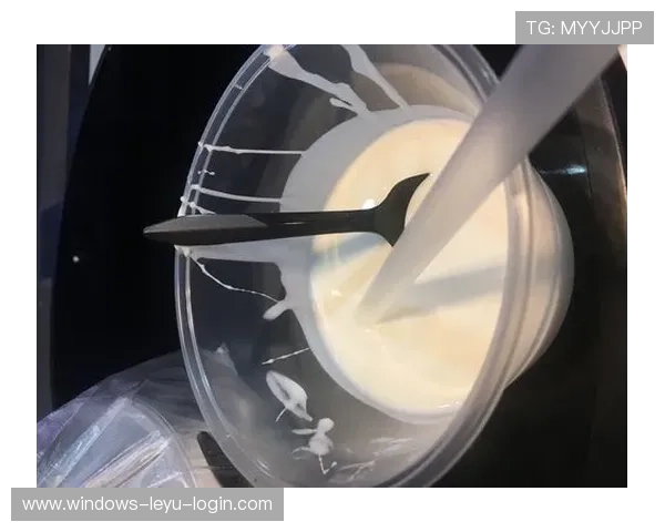 杨力维家的冰箱里塞满了蛋白粉，连饮料都喝零卡的